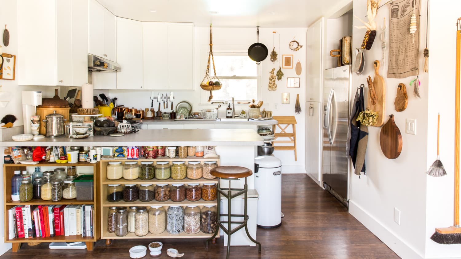 Small kitchen without cabinets discount